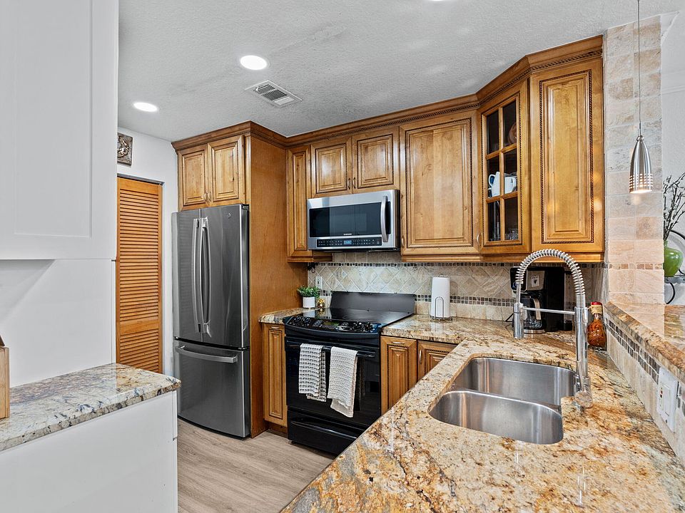 1st image of 1909 NW 94th Avenue #102a