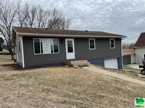 750 Main St, Akron, IA 51001