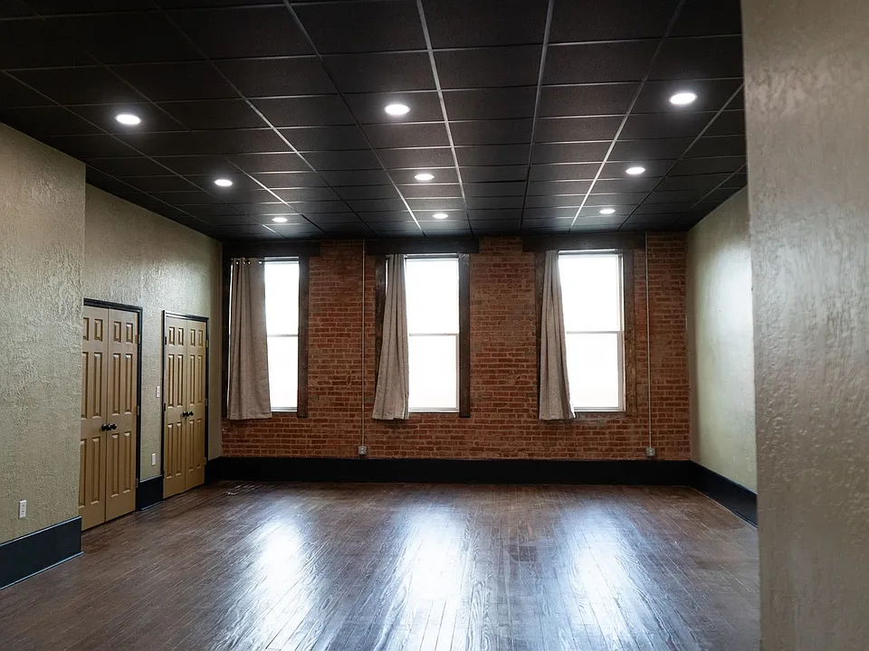 102 East Main St