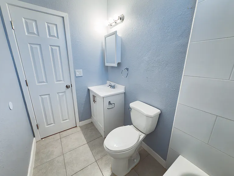 10374 Long Beach Blvd #8 — Photo 20