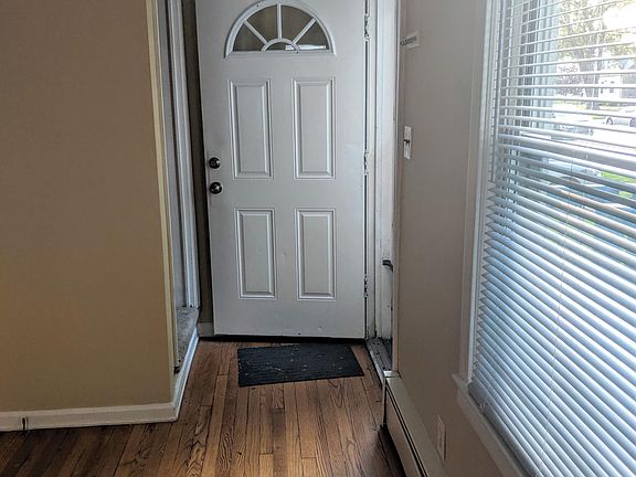 2nd image of 33495 Brown St