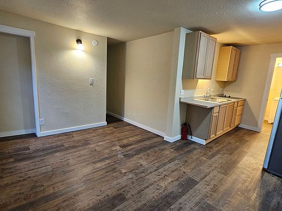 2nd image of 400 Railroad Ave #6