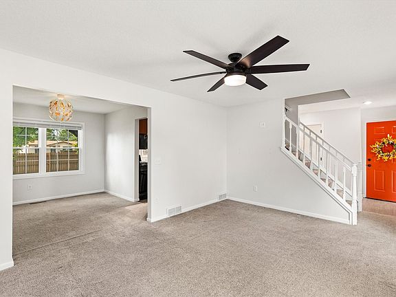 3rd image of 1421 NW Pebble Dr