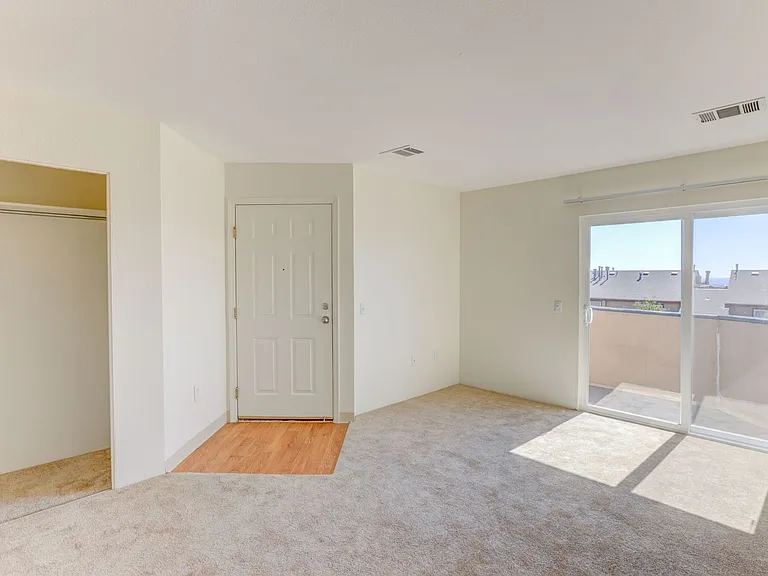 Americana Lakewood Apartments — Photo 77