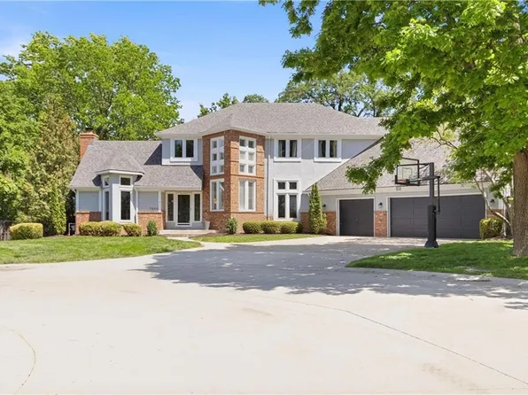 7505 El Monte Cir, Prairie Village, KS 66208