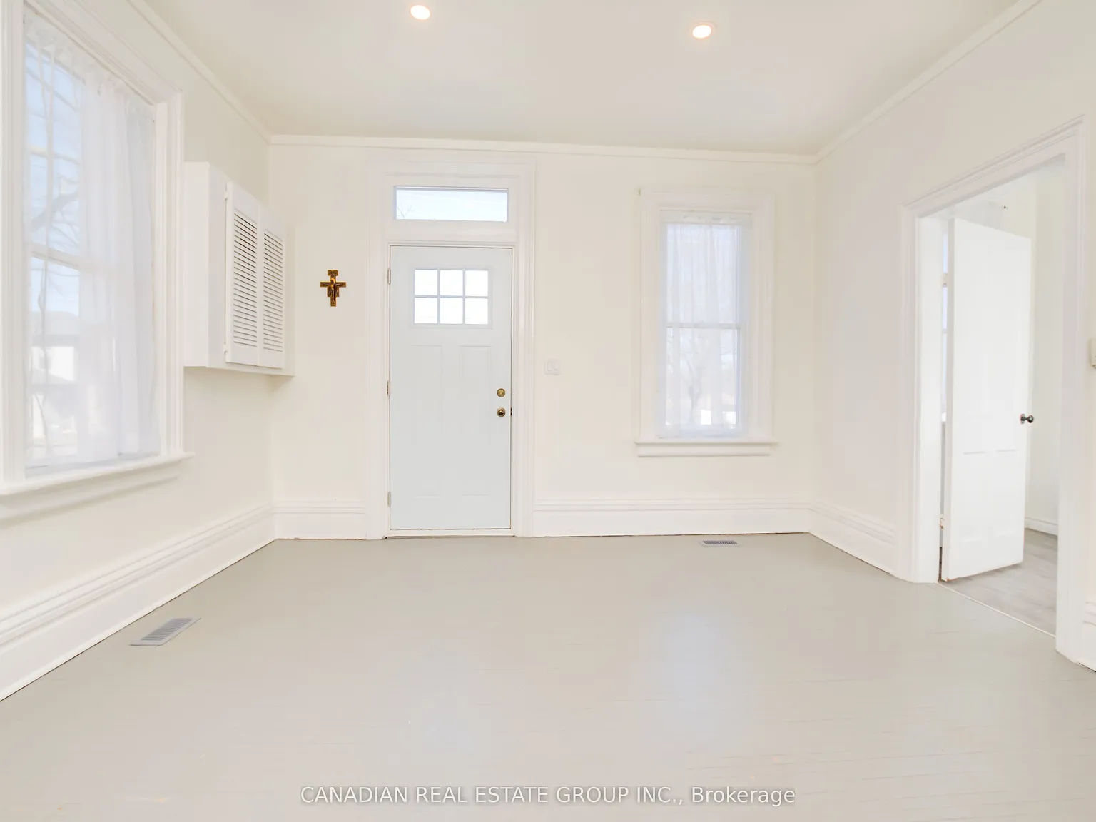 4 bed, $2,350 — Photo 4