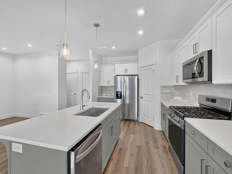 13728 S Devers Dr — Photo 13