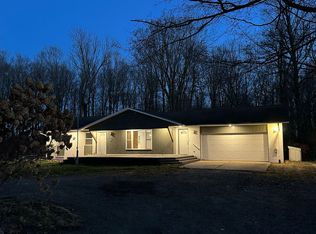 15065 2nd St, Howard City, MI 49329