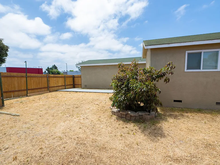 1053 Florence St — Photo 31