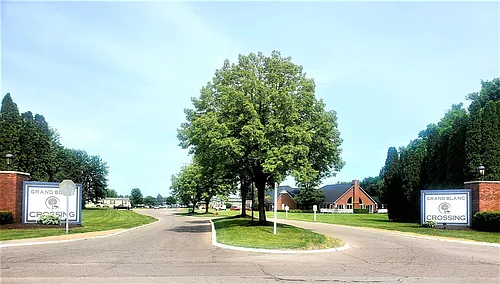 Grand Blanc Crossing Photo 1