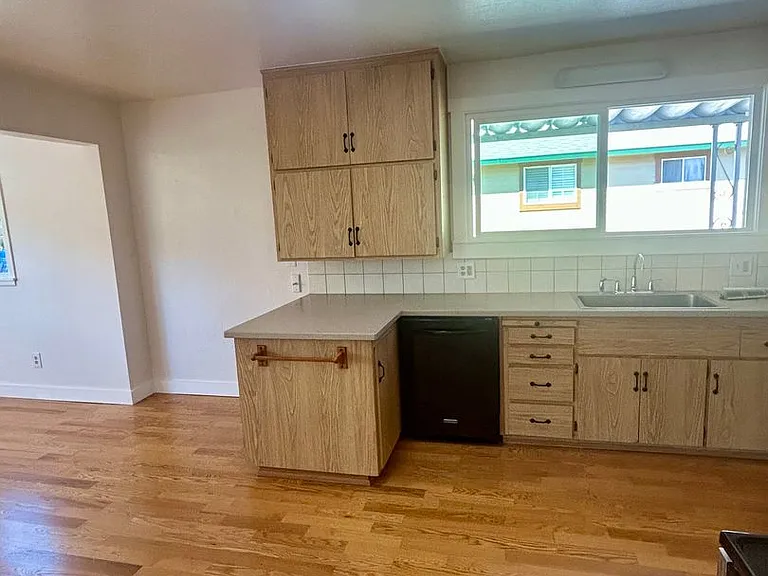 710 Grove Way — Photo 20