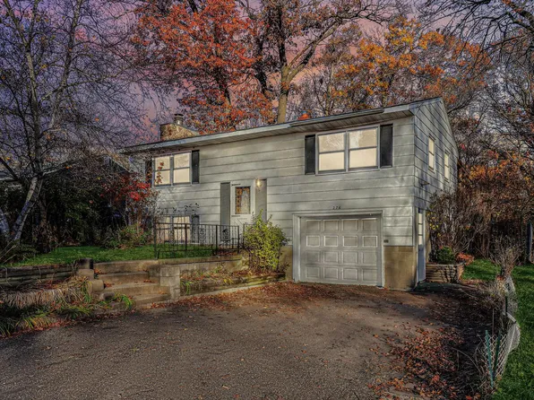 276 Warner Ave N, Saint Paul, MN 55115