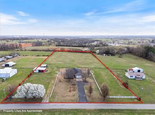 954 NW Main St, Gentry, AR 72734