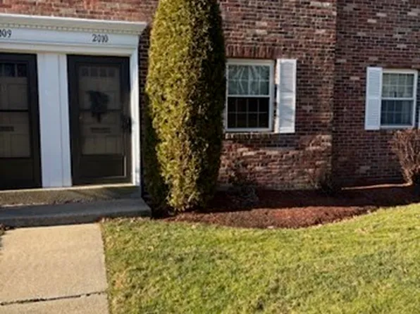 2010 Windsor Dr #2010, Framingham, MA 01701