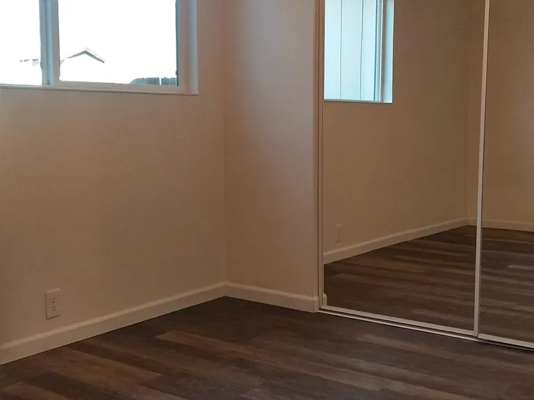 636 W Lennox St — Photo 3