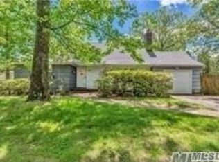 2084 Seneca Gate, Merrick, NY 11566