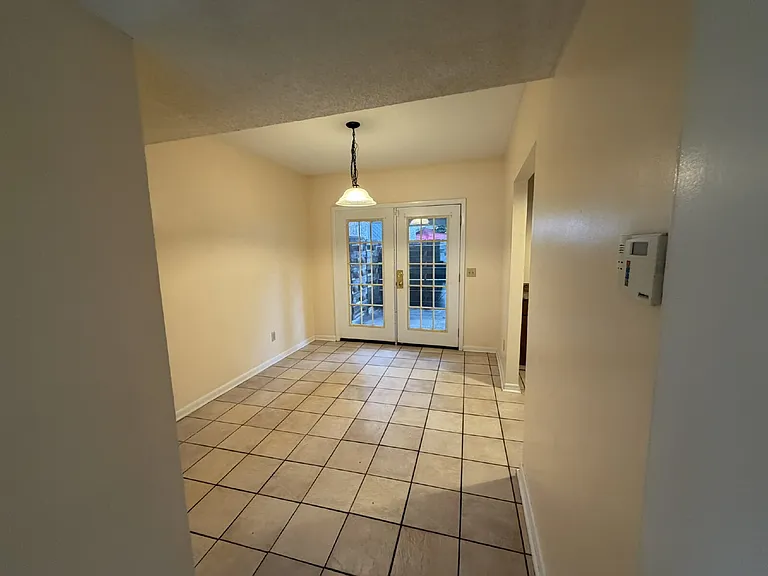 801 Kelly Dr — Photo 4