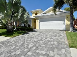 418 Bahama Grande Blvd, Apollo Beach, FL 33572