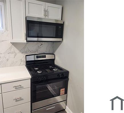 3rd image of 8008 S Escanaba Ave #1-2