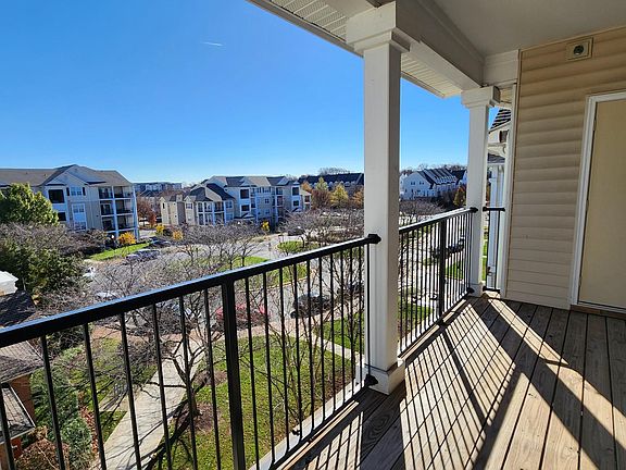 5th image of 19607 Galway Bay Cir APT 403