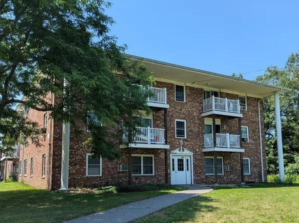 16 Woodman Way APT 8, Newburyport, MA 01950