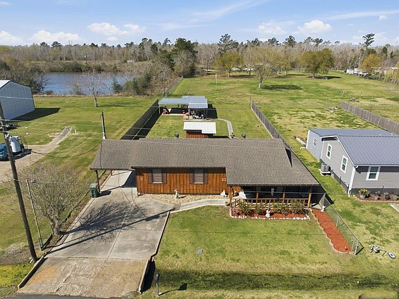 2nd image of 402 Scheufens Rd