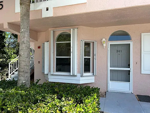 18081 SE Country Club Dr Photo 1