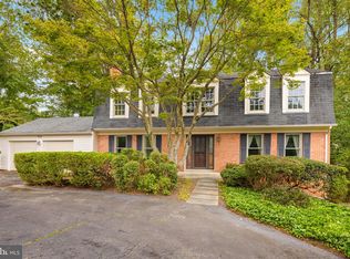 9023 Streamview Ln, Vienna, VA 22182