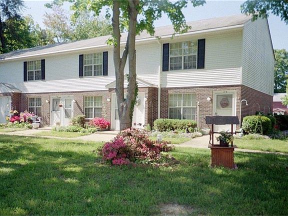 3rd image of 900 Daphia Cir