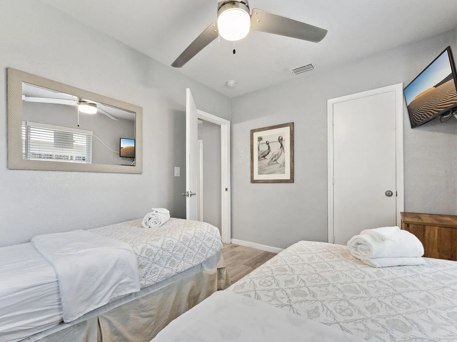 2 bed, 1005 sqft, $3,399 — Photo 4