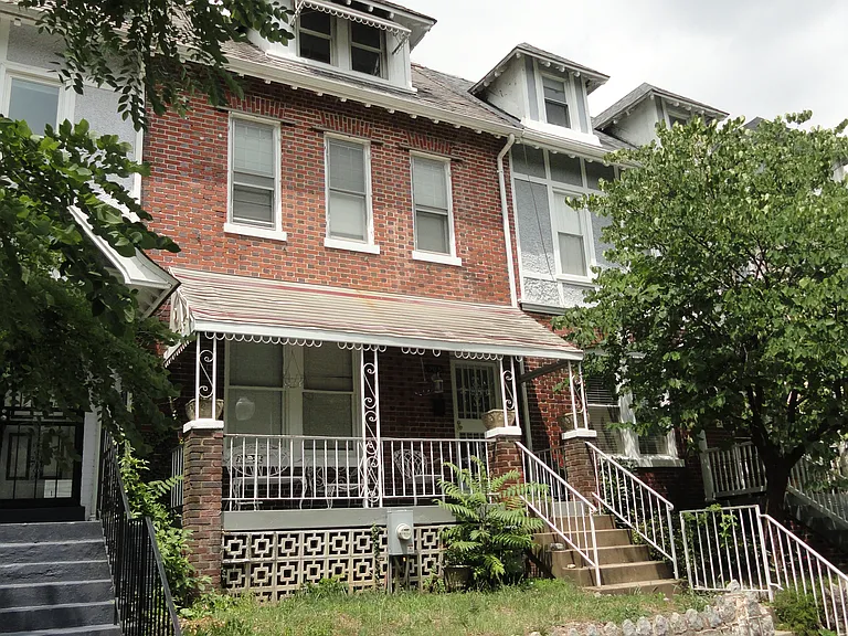705 Quincy St NW — Photo 2