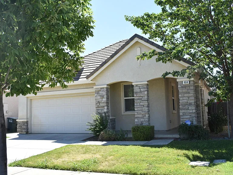 484 Beckman Way — Photo 1