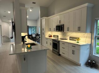 5610 Sherborn Dr APT 201, Naples, FL 34110