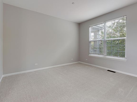 5th image of 258 Broadmoor Ln
