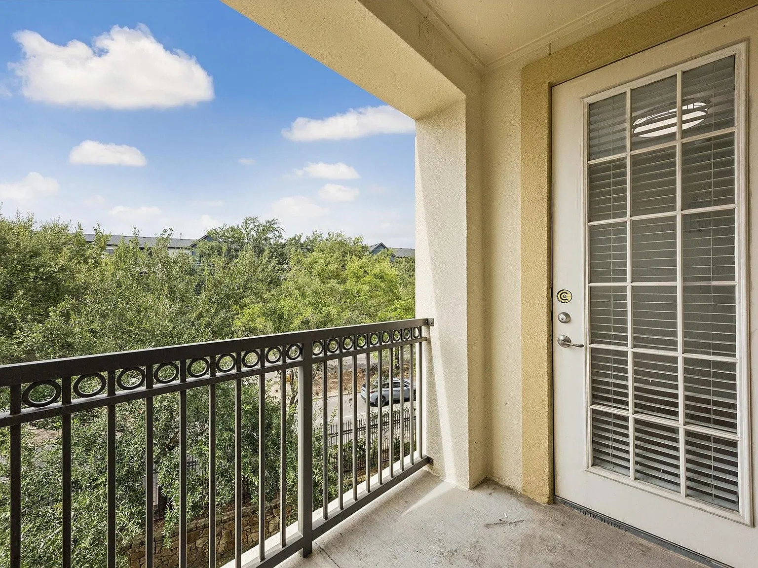 2 bed, 1209 sqft, $1,950 — Photo 3