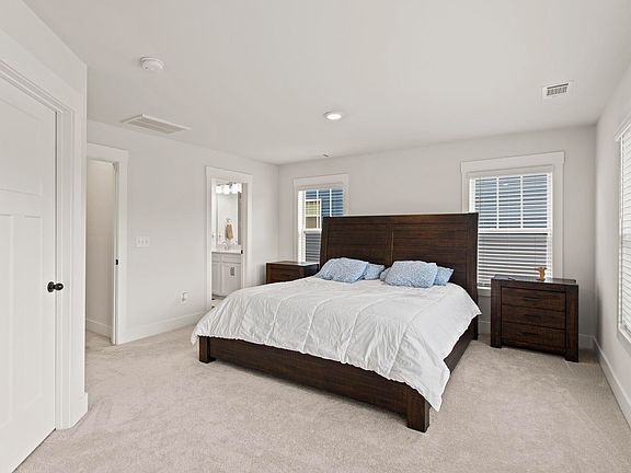 3rd image of 40 Mardale Ln