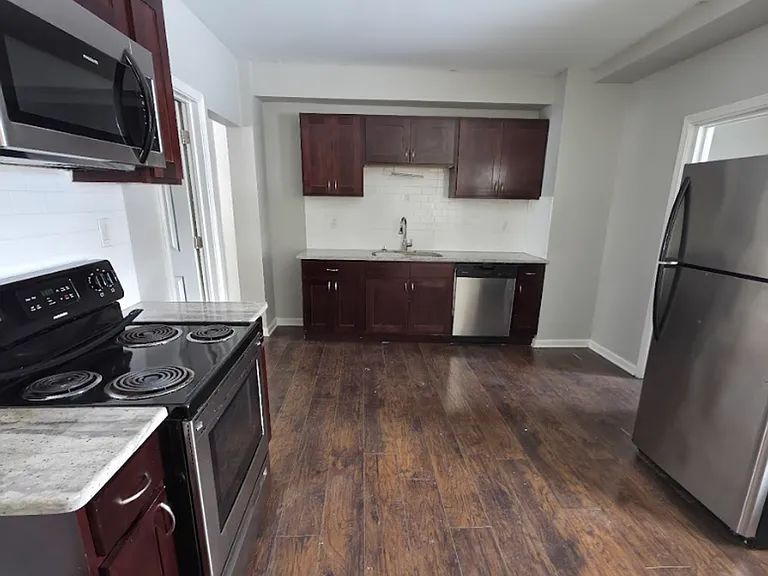 1625 Lakewood Ave — Photo 3