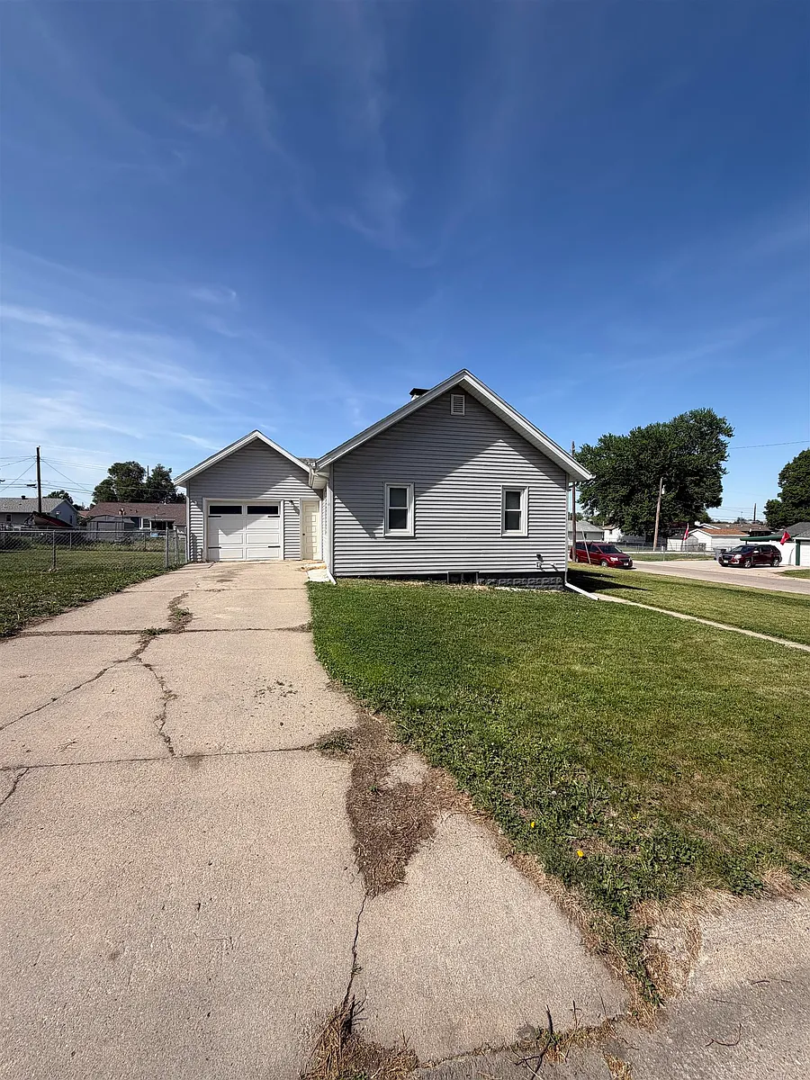 Building Photo - 1213 N 12th St