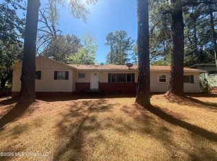 905 Raymond Rd, Jackson, MS 39204