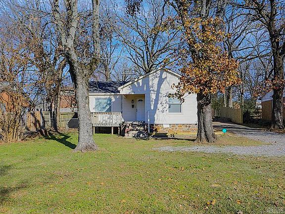 2nd image of 1701 Parkway Dr