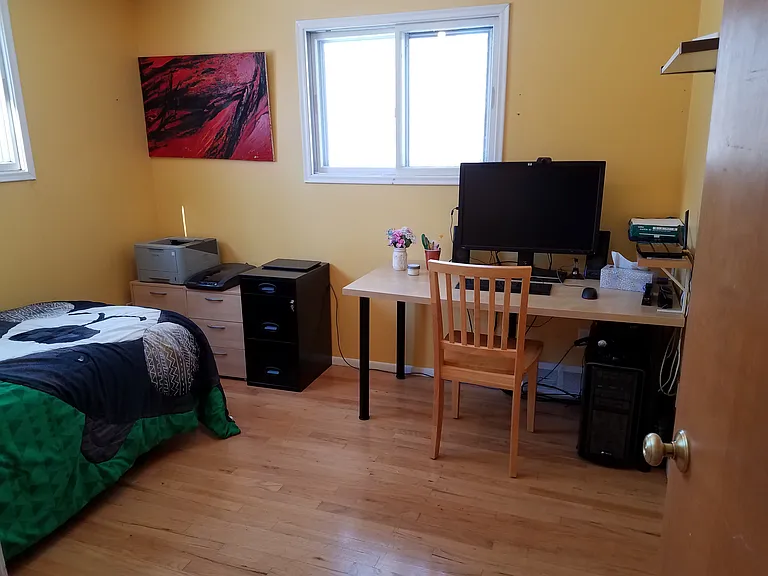 bedroom/office
