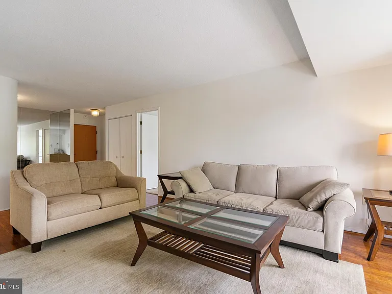 2111 Wisconsin Ave NW #203 — Photo 5