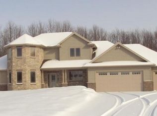 N5081 Hawk Ridge Dr, Shiocton, WI 54170
