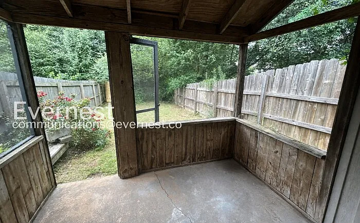 2445 Hampstead Dr — Photo 15