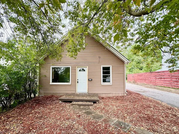 515 1st St, Nashwauk, MN 55769