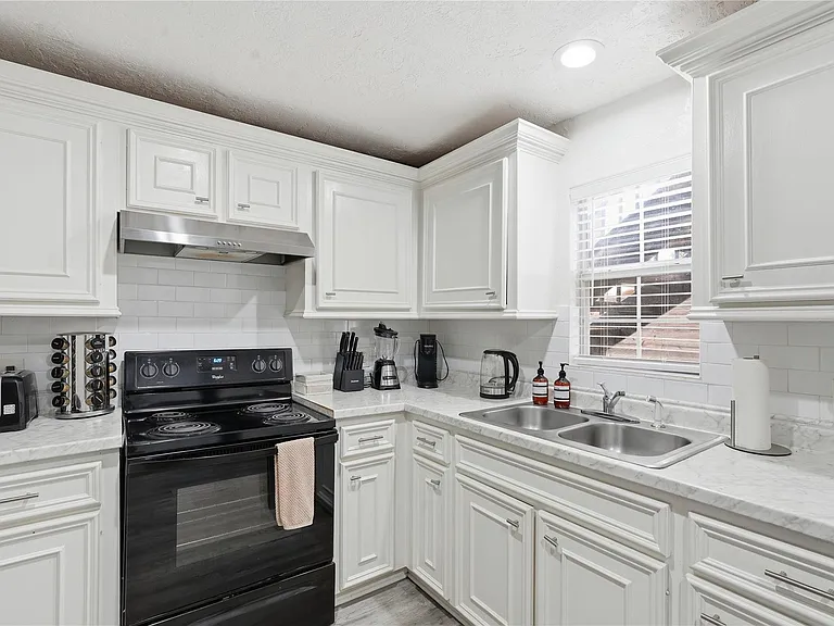 2620 Delafield St #C — Photo 4