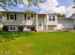 607 Arrowhead Ln, Heyworth, IL 61745