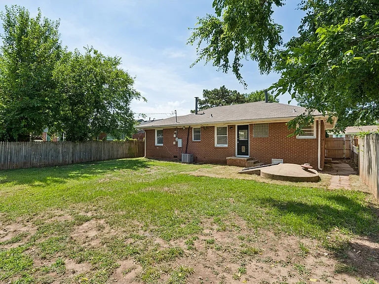 1603 Carlisle Ct — Photo 31