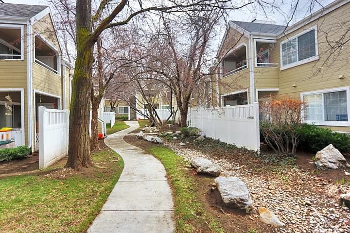 1st image of 1482 E Foxboro Dr #1