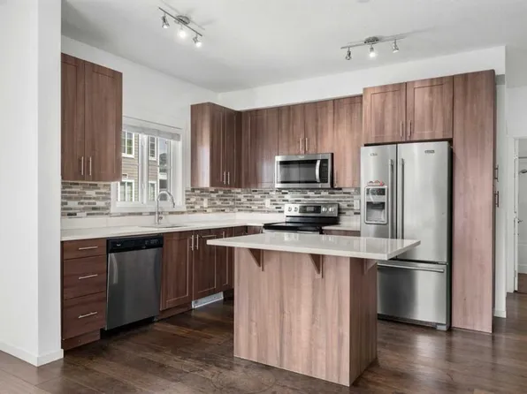 215 NW Legacy Blvd SE #2320, Calgary, AB T2X 3Z5